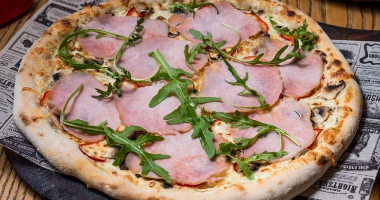 Пицца с бужениной собственного приготовления "Патиссон"