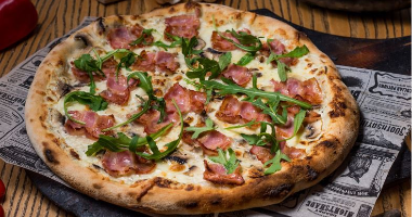 Пицца деревенская с копченной грудинкой