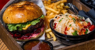 Бургер "Black Angus"+картофель фри+салат