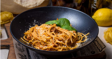 Спагетти болоньезе с рагу из говядины зернового откорма