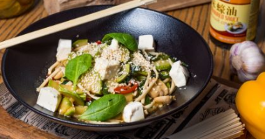 Вок лапша удон с овощами и сыром тофу