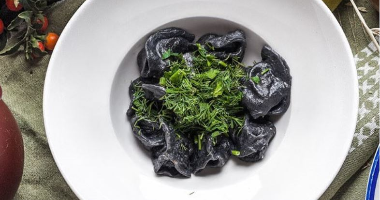 Равиоли с тигровой креветкой, курицей и нори