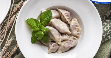 Равиоли с вишней, мятой и грецким орехом