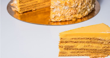 Торт "Облепиховый курд" с медовыми коржами