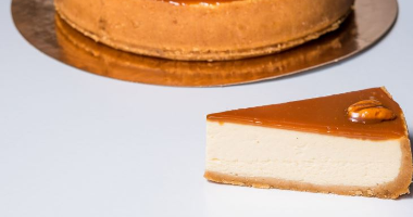 Чизкейк с соленой карамелью и орехом пекан