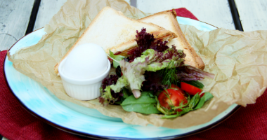 Горячие тосты Тироль с яйцом