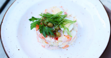 Оливье с колбасой