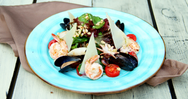 Салат с морепродуктами