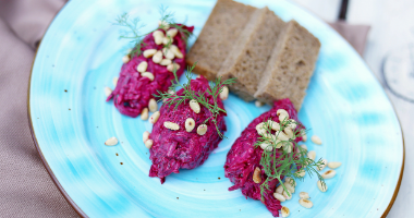 Свекольная икра с кедровыми орешками