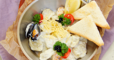 Пельмени с лососем и морским гребешком