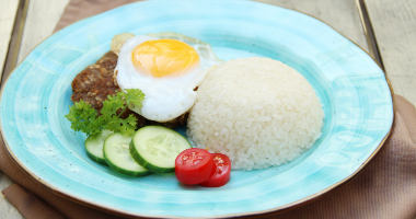 Бифштекс с яйцом