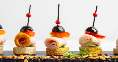 თურქეთის კანაპები ზეთისხილისა და ბულგარული წიწაკით 10 ცალი.