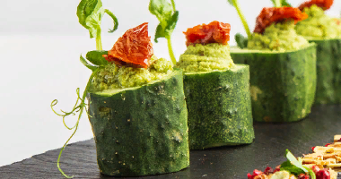 Canape კიტრი გუაკამოლით და გამხმარი ტომატით 10 ცალი.