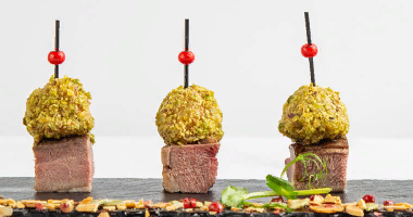 იხვის კანაპე ვაშლის კარამელით და ფისტით 10 ცალი.