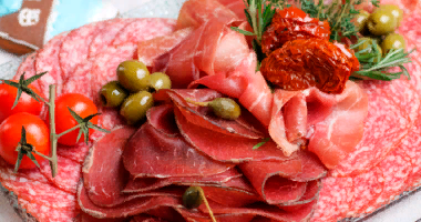 ასორტი ხორცის დელიკატებში