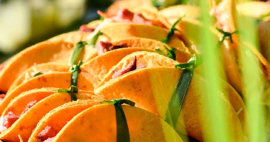 ასე რომ, პიკანტური სალათით და მოხალული ხორცით