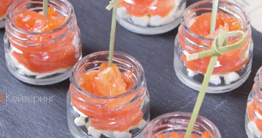 ორაგული ნაღების ყველით და მწვანილებით