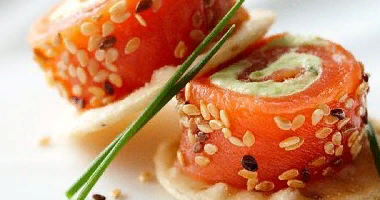 Salmon და Avocado Roll On Cracker 12 Pc- ზე