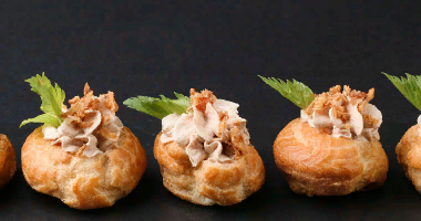 Profiterole ერთად Tuna მუსი 10 ცალი.