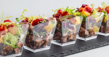 სალათი გამაგრებული იხვით და ბერი სოუსით 10 ცალი.