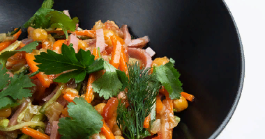 სალათი Rost ბოსტნეულით და ბოსტნეულით