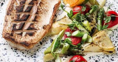 მყიდველის ფილე Asparagus- თან