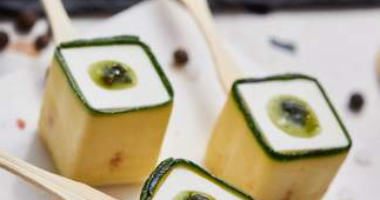 ყაბაყის შემწვარი კანაპეები ფეტა ყველით 10 ცალი.