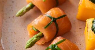 ორაგული მინი ასპარაგუსით და ნიგოზით 10 ც