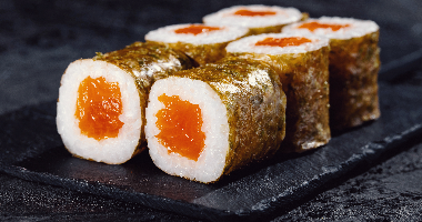 Spicy Sake Maki 6 Pcs