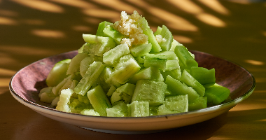 23 . Салат из битых огурцов