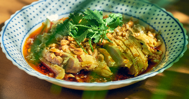 26. Салат с курицы в остром соусе