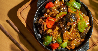 161. Говядина в устричном соусе на раскаленной сковороде