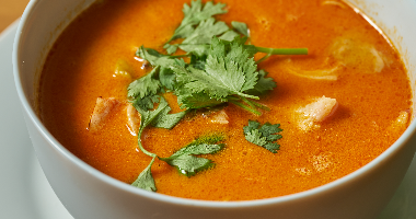 1. Кисло-острый суп "Том ям кунг" с тигровыми креветками