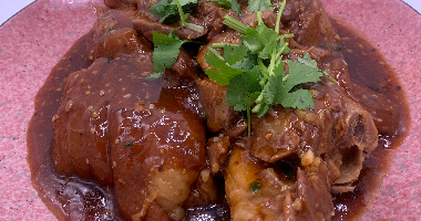 132. Свиная рулька в соевом соусе