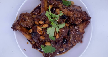 131. Свиная нога в остром соусе