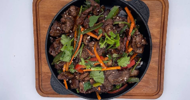 164. Баранина з зірою в устричному соусі на розпеченій сковороді / 铁板羊肉 / Lamb with cumin in oyster sauce