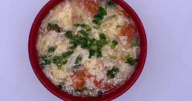 8. Суп з томатом та яйцем / 番茄蛋汤 / Soup with tomatoes and eggs