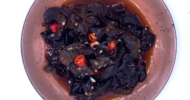 27. Кисло-гострий салат з муєром / / Sour-spicy salad with chinese black mushrooms