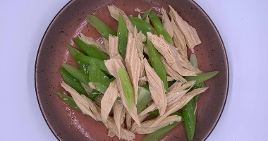 35. Салат з селерою та фучжу