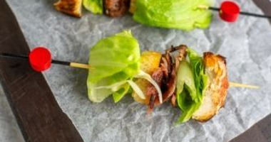 ЦЕЗАРЬ С БЕКОНОМ И КУРИЦЕЙ НА ШПАЖКЕ 10 шт.