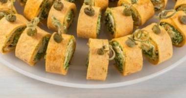 РОЛЛ С КУС-КУСОМ, ШПИНАТОМ И СЛИВОЧНЫМ СЫРОМ 50 шт