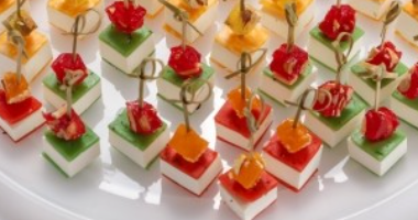 СЫРНОЕ АССОРТИ С МАЛИНОЙ ПОРЦИЯ:45ШТ