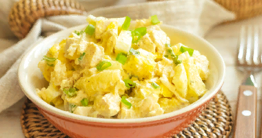 Куриный салат с ананасами