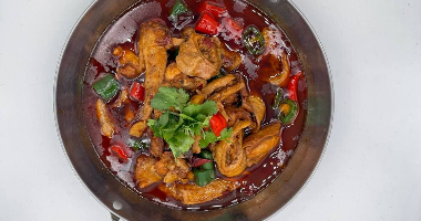 251. Самовар зі свинячими кишками та куркою / 肥肠鸡 /