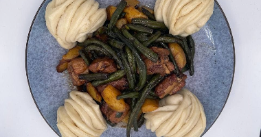 137. Тушковані свинячі ребра з картоплею та квасолею + 4 пампушки / 排骨炖豆角土豆（花卷）/ Stewed pork ribs with potatoes and beans + 4 breads