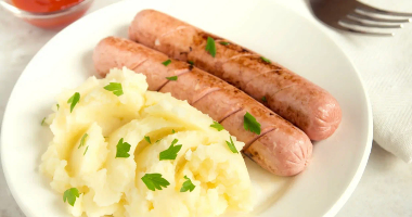 Картофельное пюре с сосиской