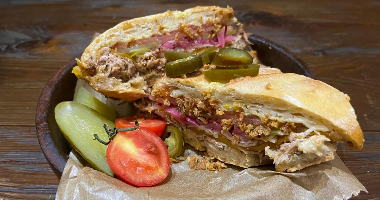 Чиабатта с рваной свининой