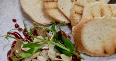 Паштет из куриной печени с багетом