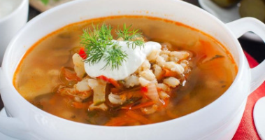 Рассольник классический с перловкой и солеными огурцами