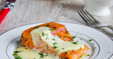 Красная рыба в сливочном соусе в духовке